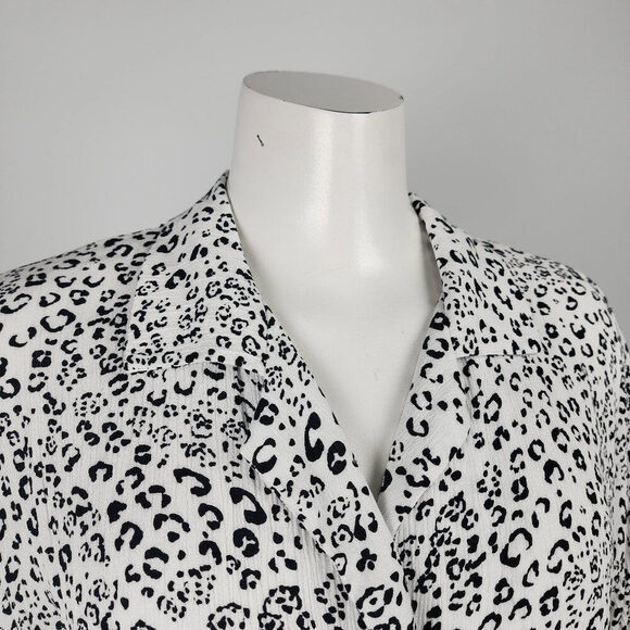 Z Supply White Animal Print Button Up Tunic Top Size S - Picture 2 of 9